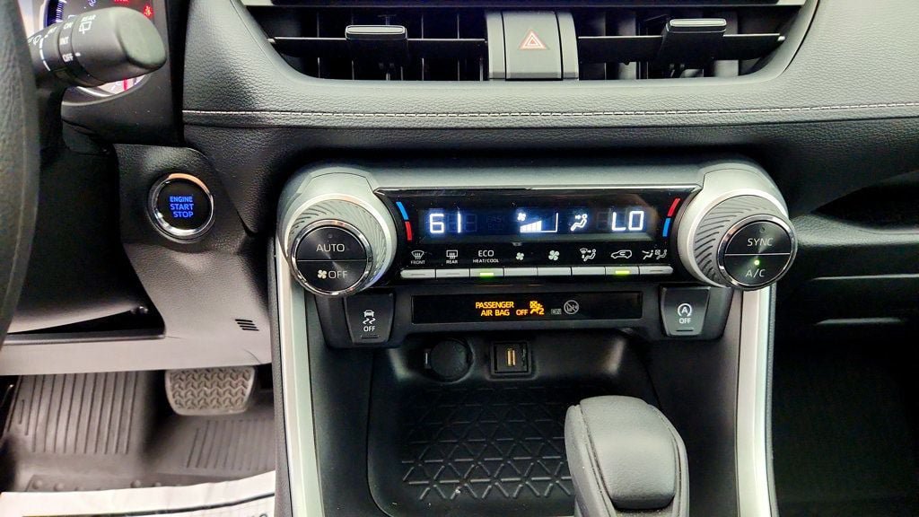 Used 2021 Toyota RAV4 XLE AWD/4WD image 16