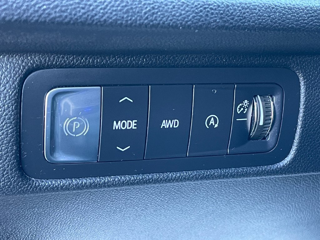 Certified 2025 Chevrolet Traverse LT AWD/4WD image 35