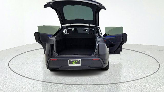 Used 2026 Tesla Model Y 2WD image 17