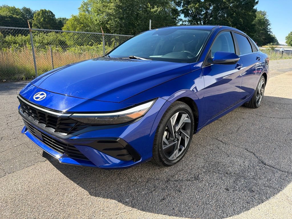 Used 2024 Hyundai Elantra Limited FWD image 7