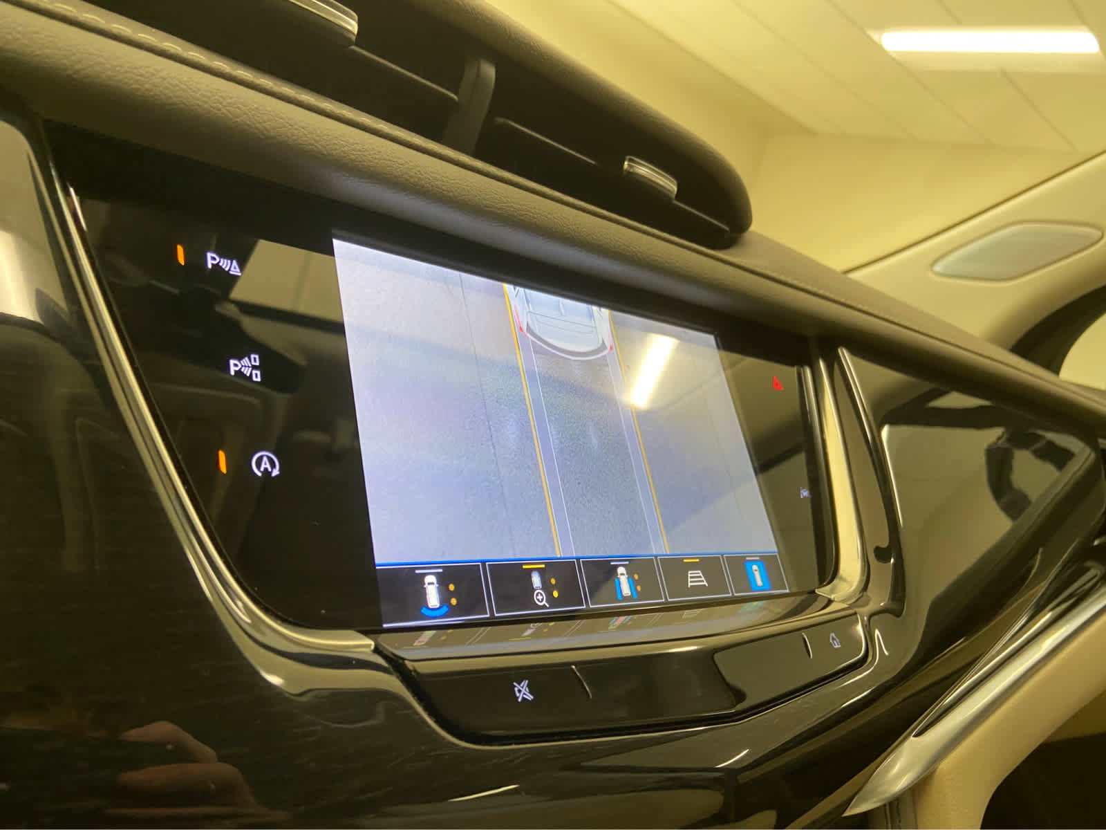 Used 2024 Cadillac XT6 Premium Luxury w/ Technology Package FWD image 40