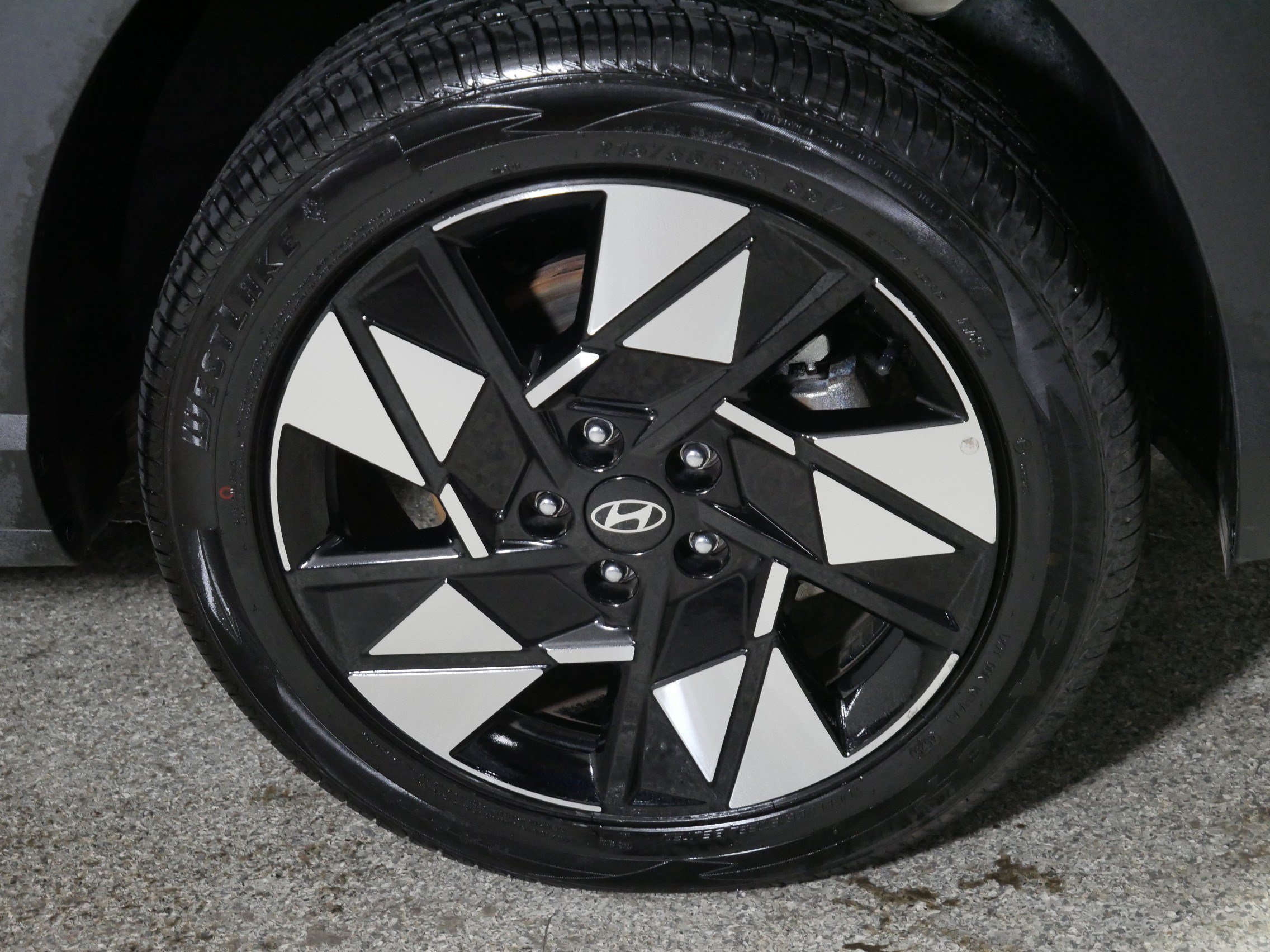 Used 2025 Hyundai Kona SEL AWD/4WD image 15