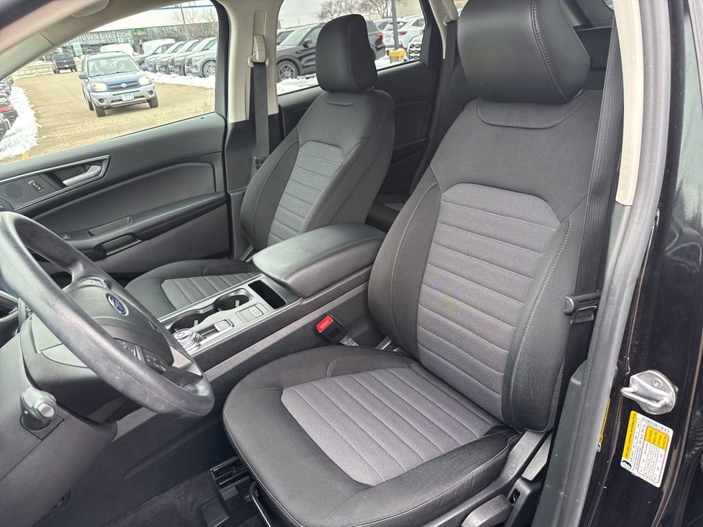 Used 2021 Ford Edge SE image 25