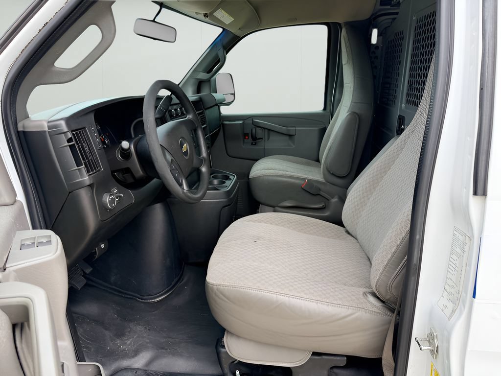 Used 2016 Chevrolet Express 2500 RWD image 30