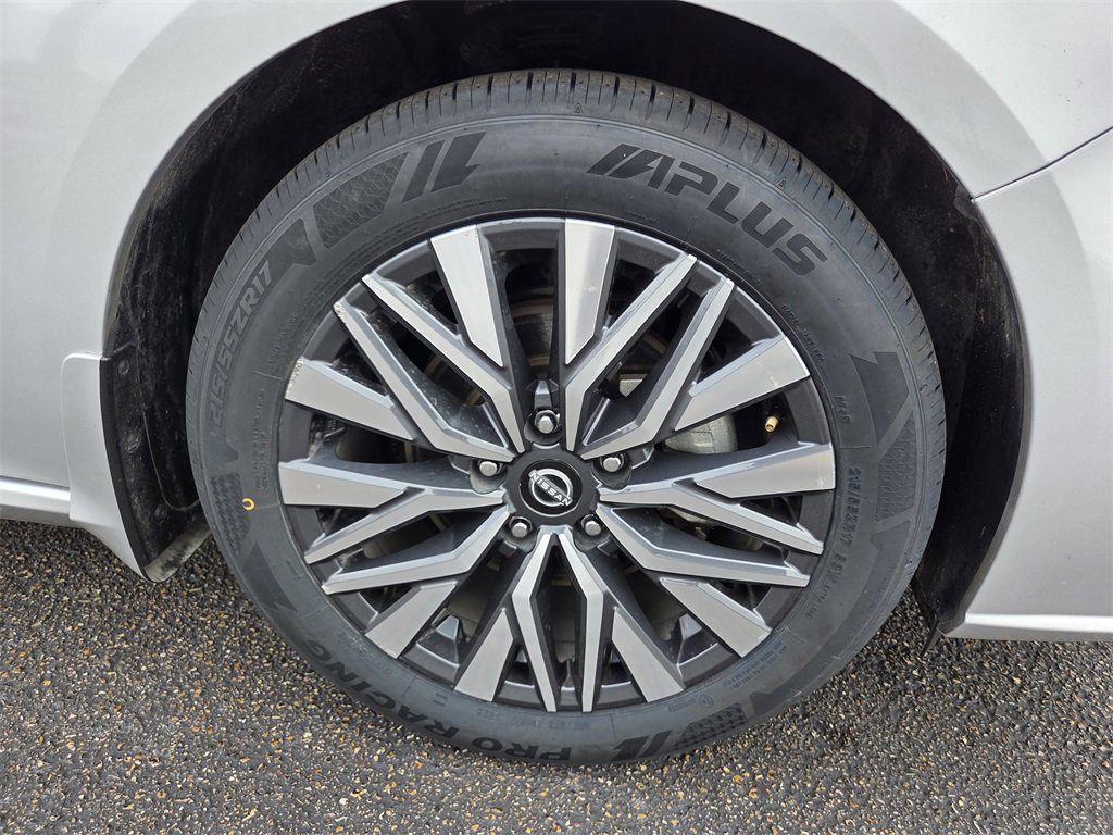 Used 2024 Nissan Altima 2.5 SV w/ SV Premium Package image 28