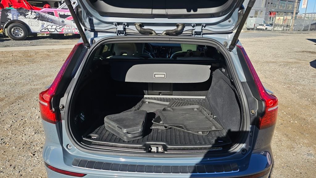 Certified 2024 Volvo V60 B5 Cross Country Ultimate image 7