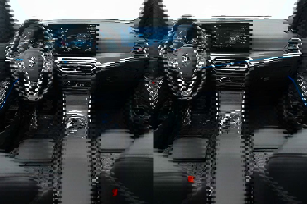 Used 2024 BMW 330i xDrive Sedan w/ Convenience Package image 10