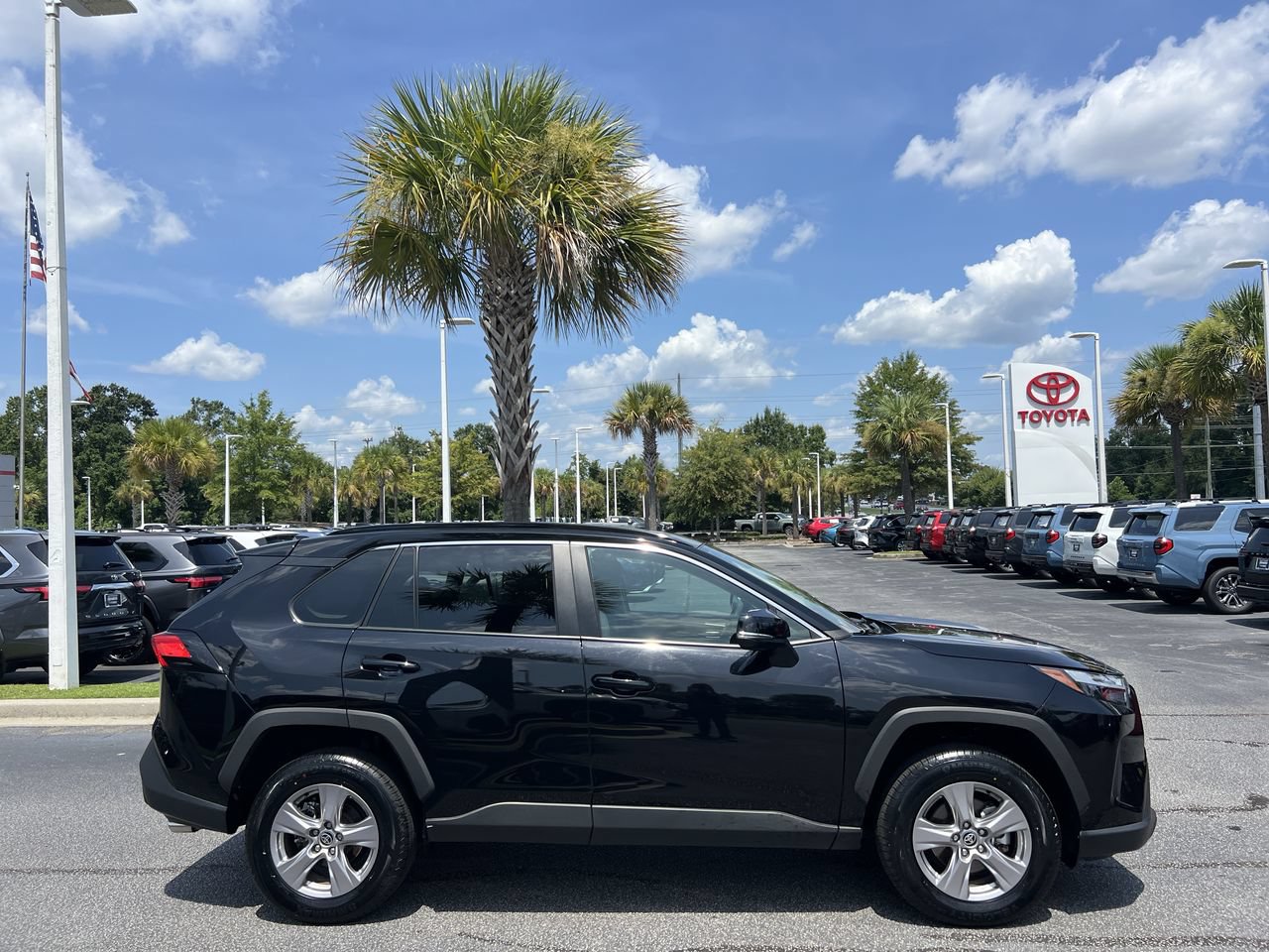 Used 2025 Toyota RAV4 XLE FWD image 11