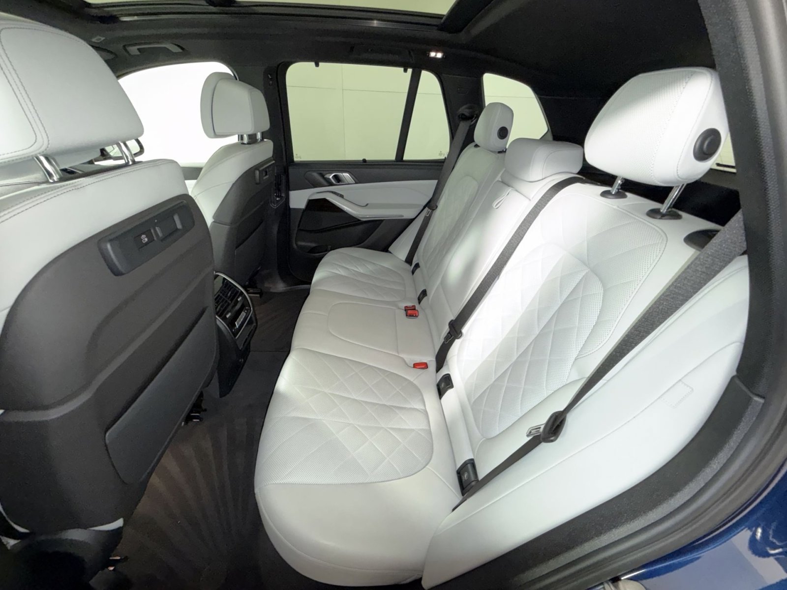 Used 2023 BMW X5 xDrive45e w/ Climate Comfort Package image 25