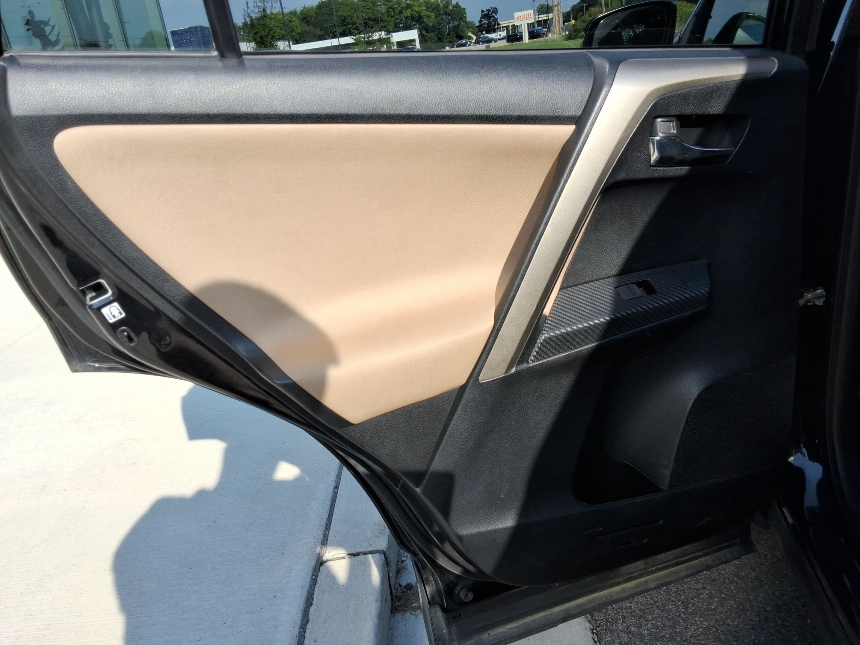 Used 2015 Toyota RAV4 XLE AWD/4WD image 23