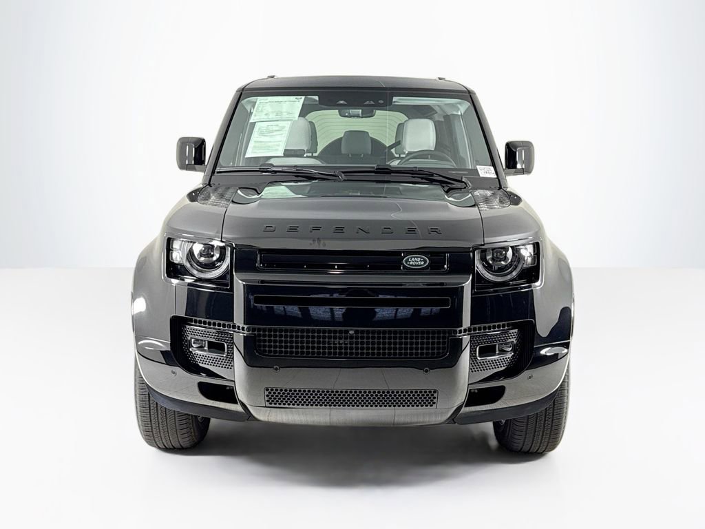 Used 2025 Land Rover Defender 110 X-Dynamic SE image 8