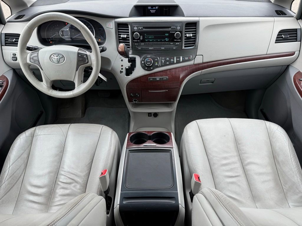 Used 2013 Toyota Sienna XLE image 20