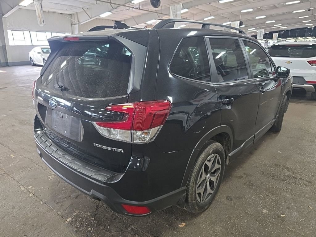 Used 2020 Subaru Forester Premium AWD/4WD image 3