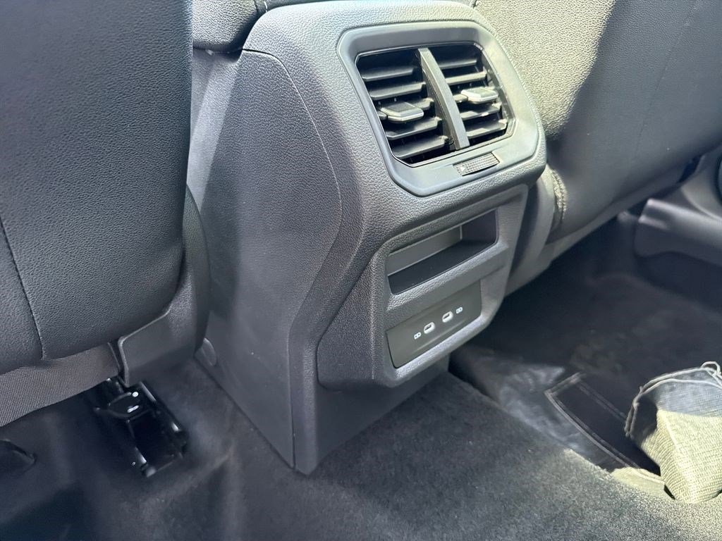 New 2026 Volkswagen Taos SEL AWD/4WD image 17