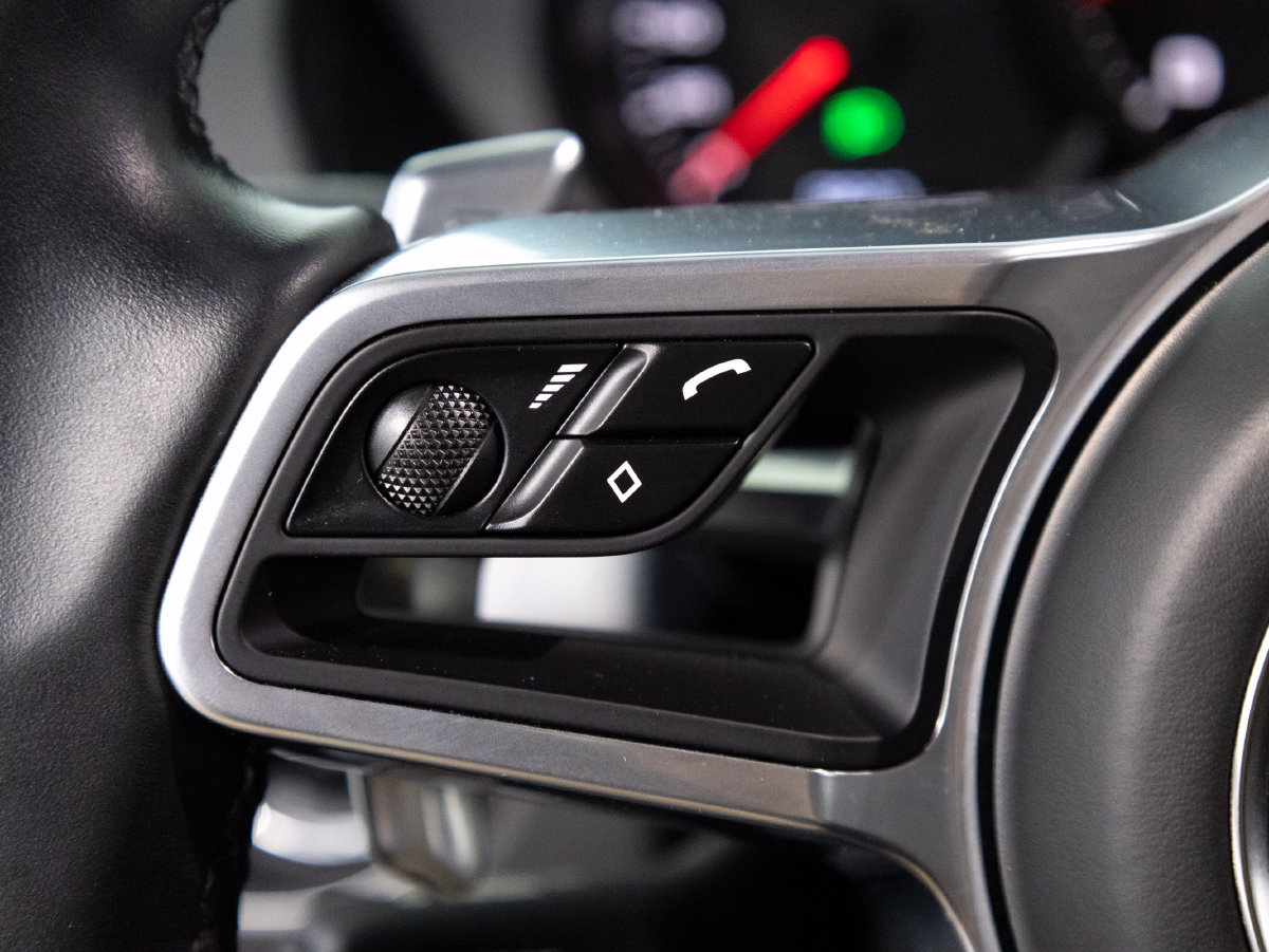 Certified 2024 Porsche 718 Cayman RWD image 26