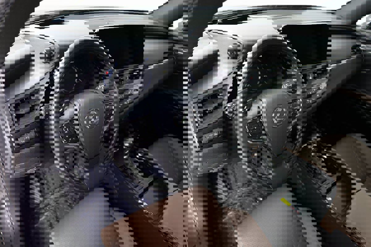 Used 2024 Lexus ES 350 Ultra Luxury w/ Accessory Package (Z2) image 21