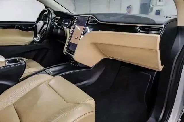 Used 2016 Tesla Model X Performance image 19