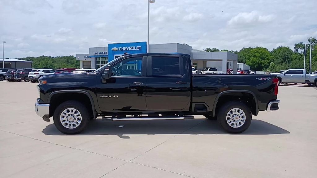 Used 2025 Chevrolet Silverado 3500 LT w/ Safety Package AWD/4WD image 5