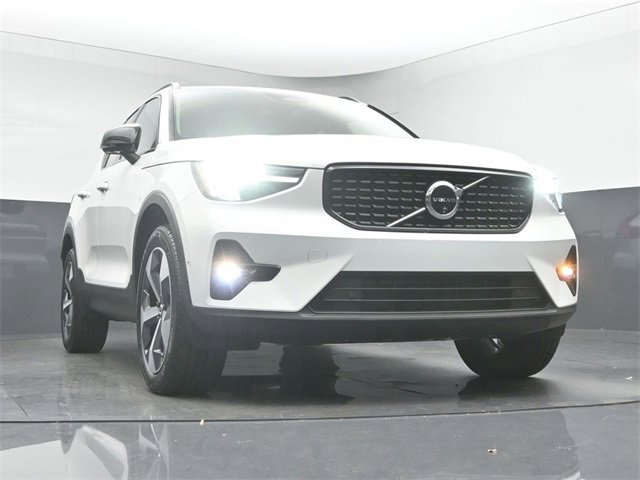 Used 2024 Volvo XC40 B5 Plus image 36