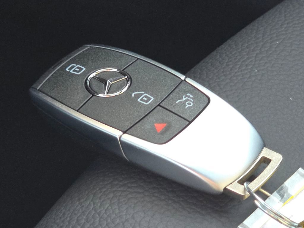 New 2026 Mercedes-Benz GLB 250 4MATIC image 38