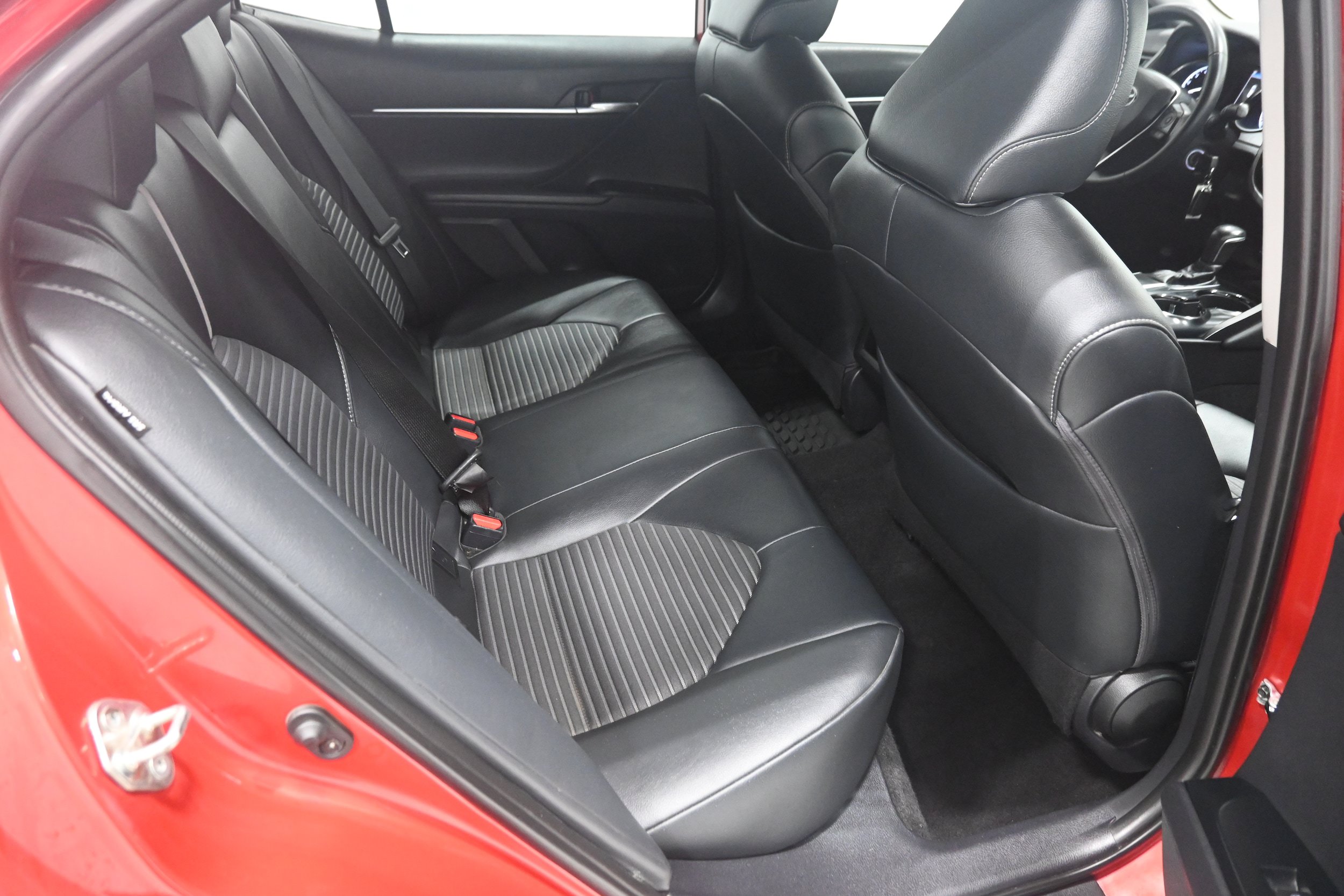 Used 2019 Toyota Camry SE FWD image 25
