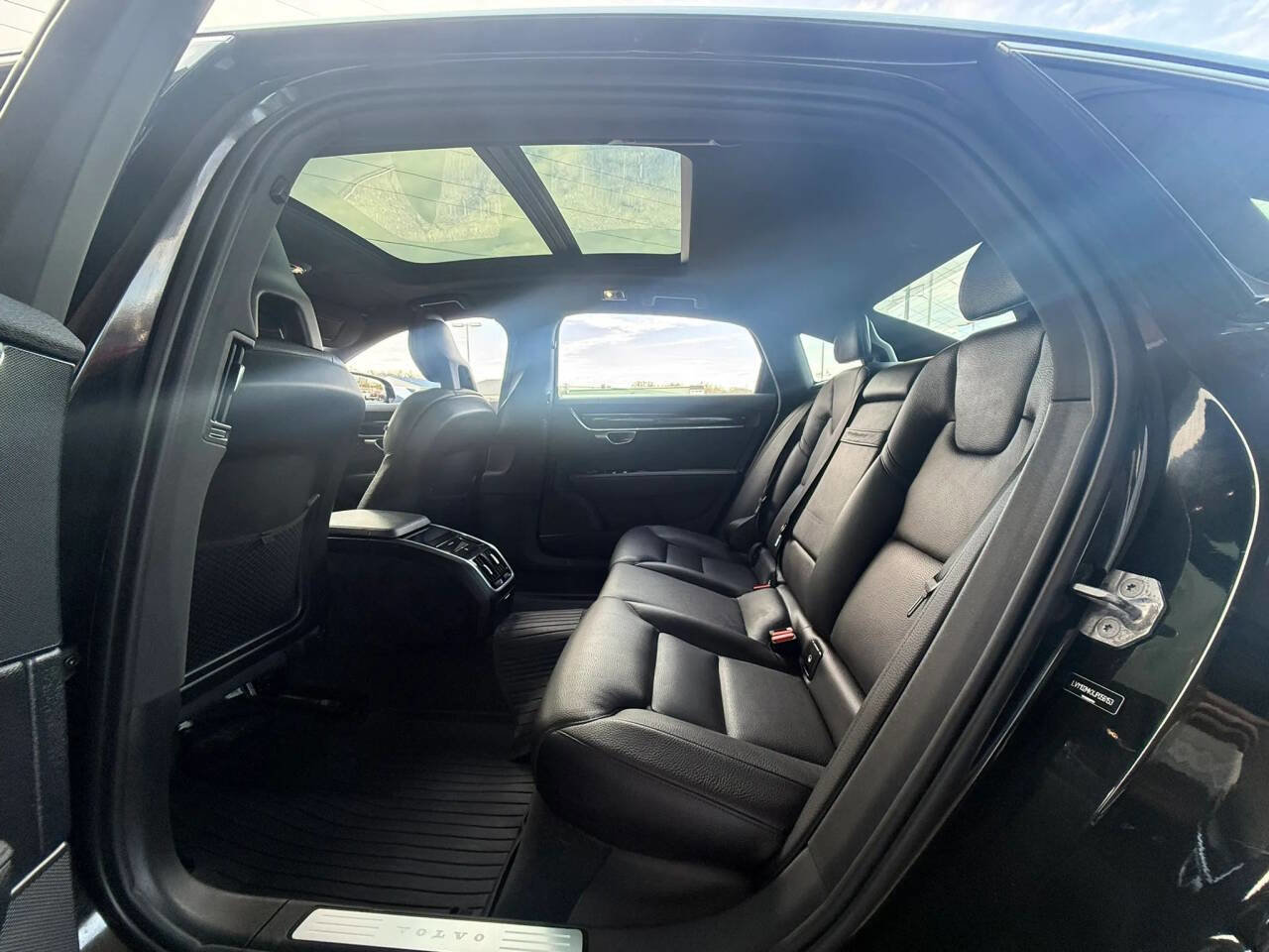 Used 2018 Volvo S90 T5 Momentum w/ Convenience Package image 10