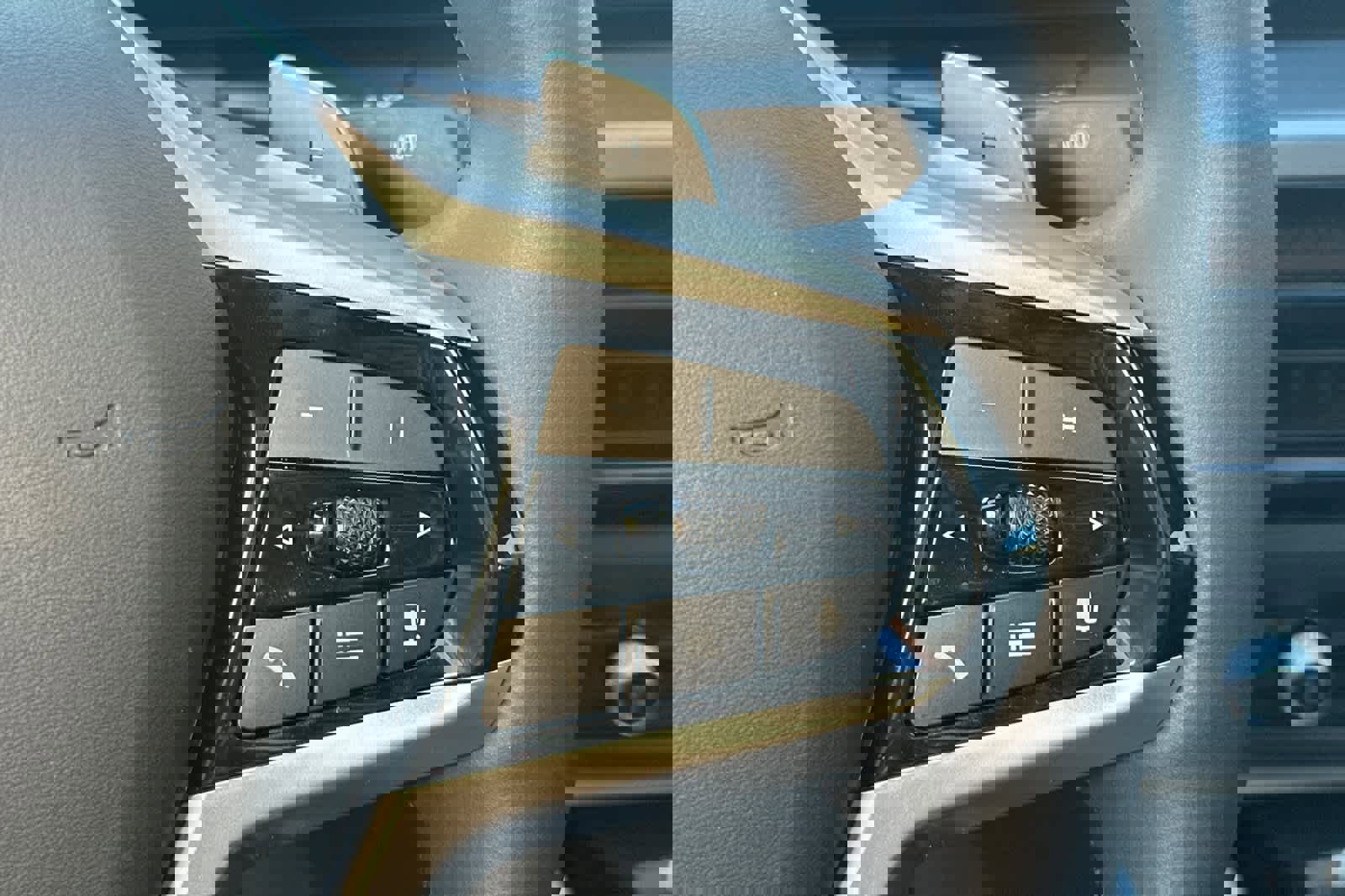 Used 2025 BMW 230i 230i w/ Convenience Package image 27