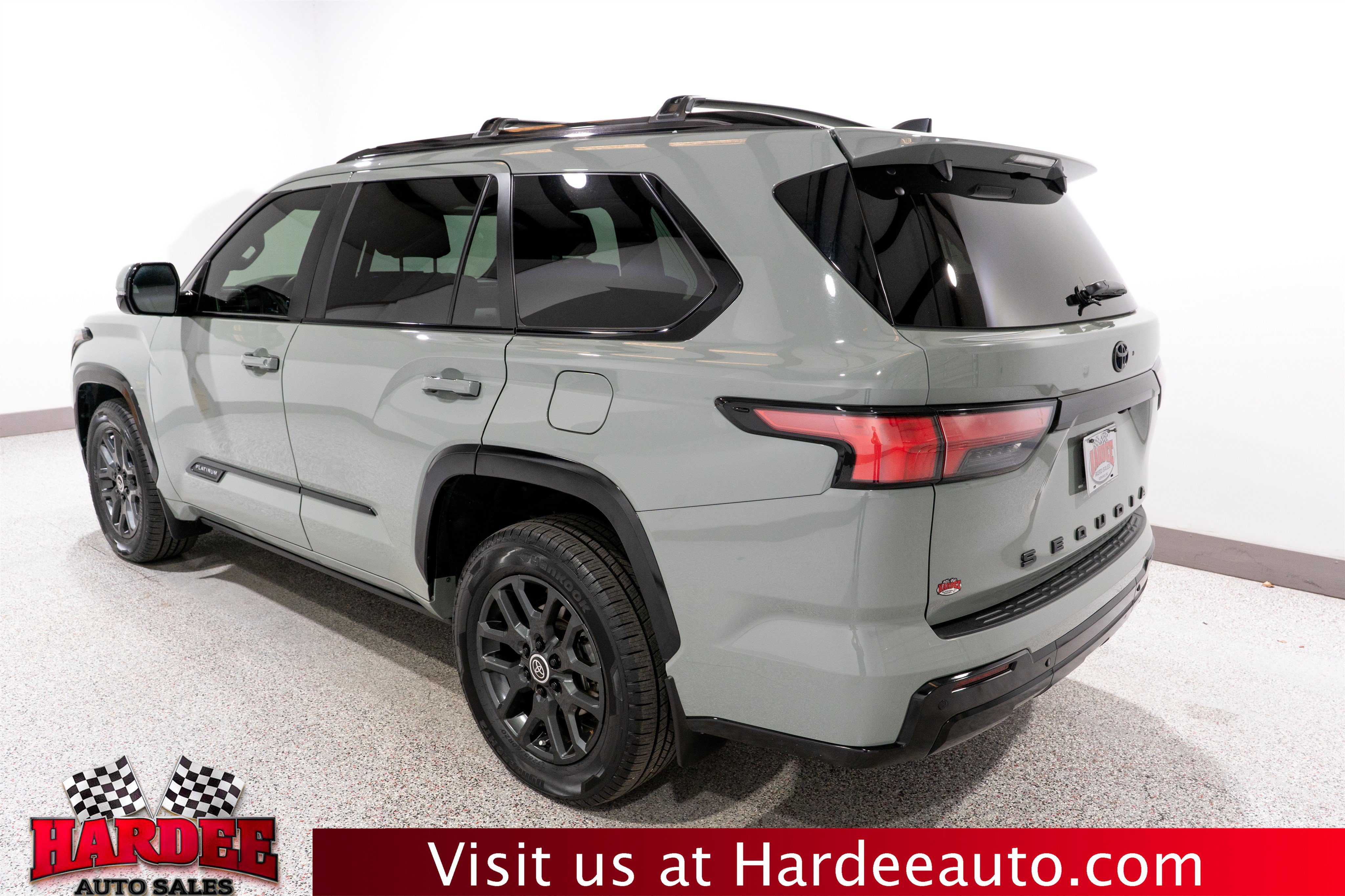 Used 2024 Toyota Sequoia Platinum AWD/4WD image 3