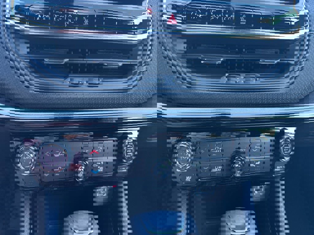 New 2026 Jeep Compass Latitude image 17