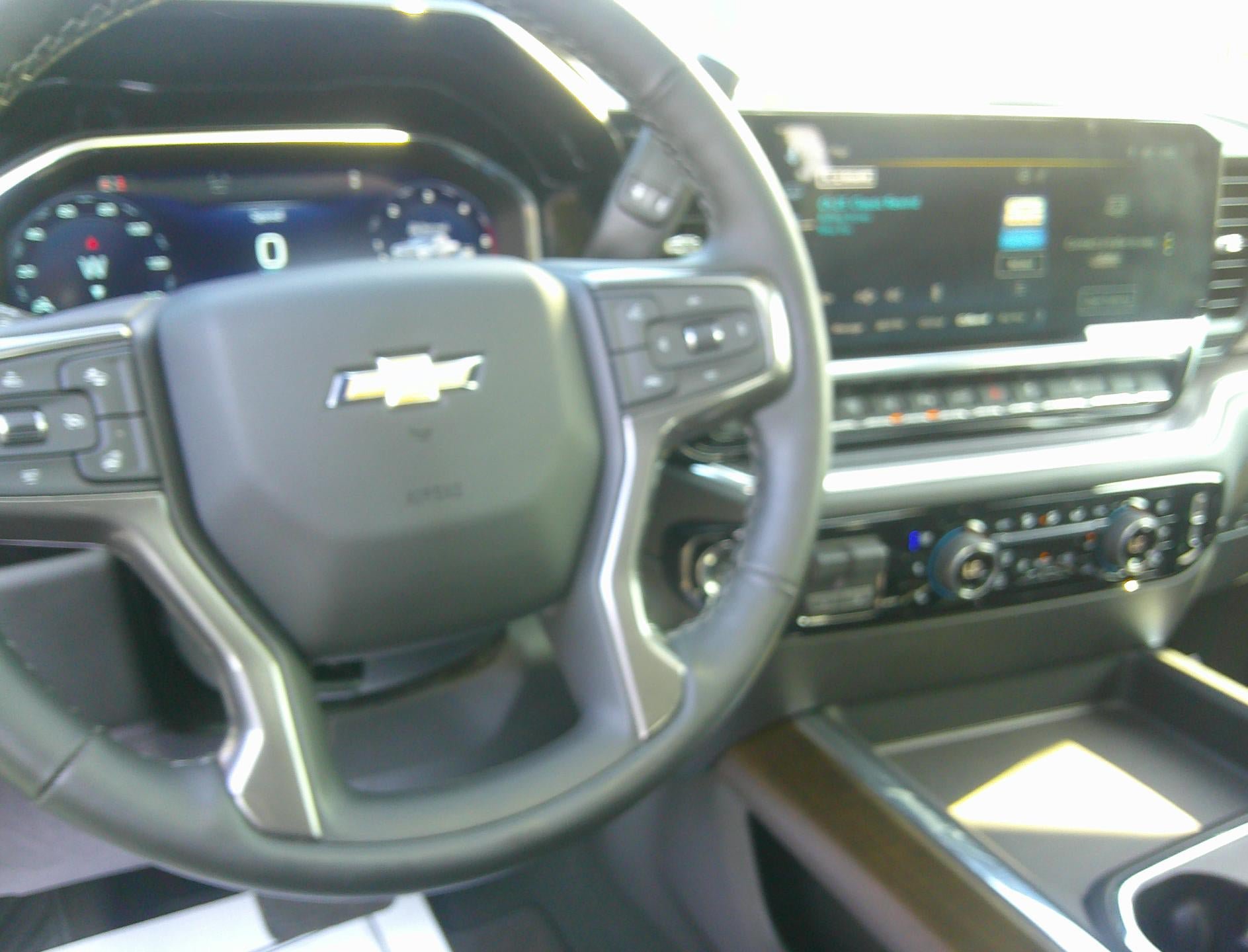 Used 2025 Chevrolet Silverado 2500 High Country w/ High Country Premium Package AWD/4WD image 9