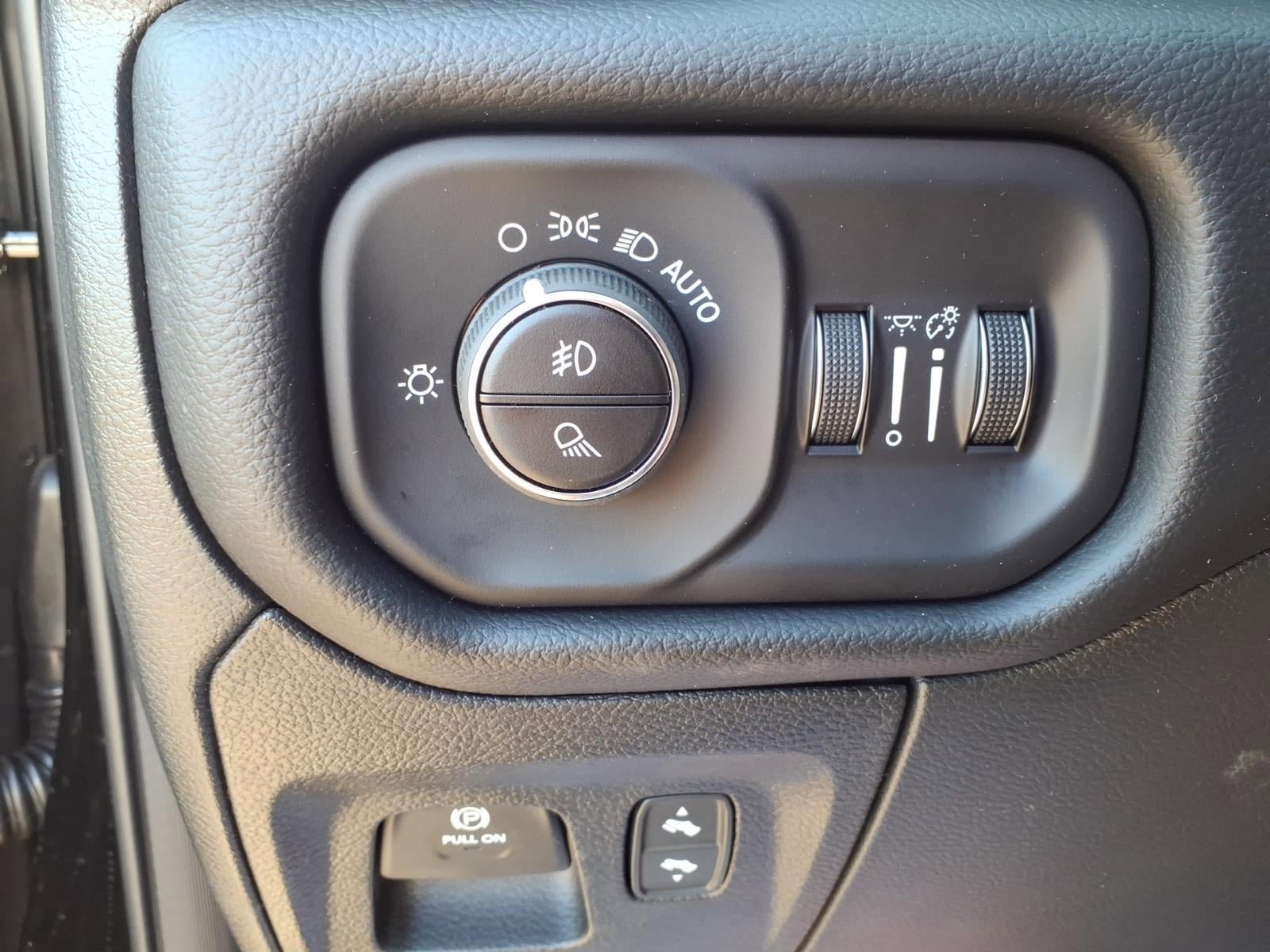 New 2026 RAM 1500 Laramie AWD/4WD image 18