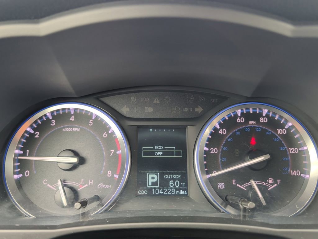 Used 2015 Toyota Highlander LE AWD/4WD image 18