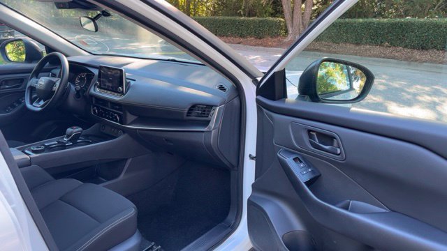 Used 2025 Nissan Rogue S AWD/4WD image 10