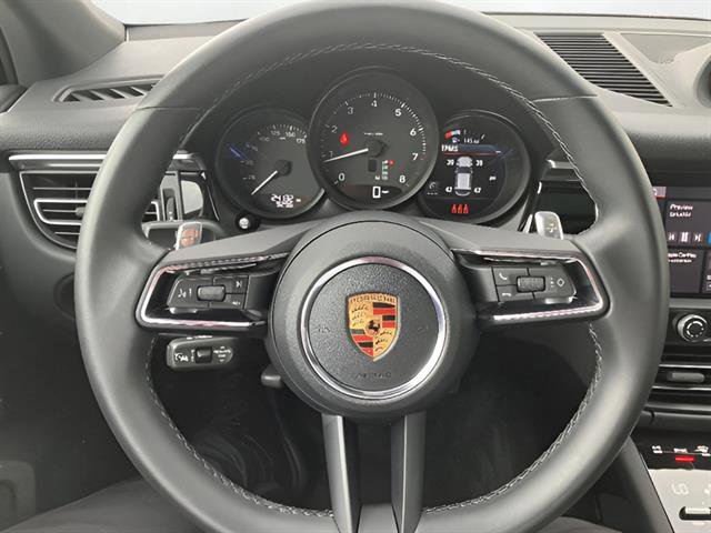 Used 2023 Porsche Macan AWD/4WD image 13