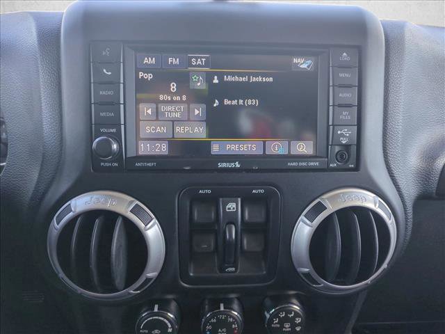 Used 2015 Jeep Wrangler Unlimited Rubicon w/ Connectivity Group AWD/4WD image 15