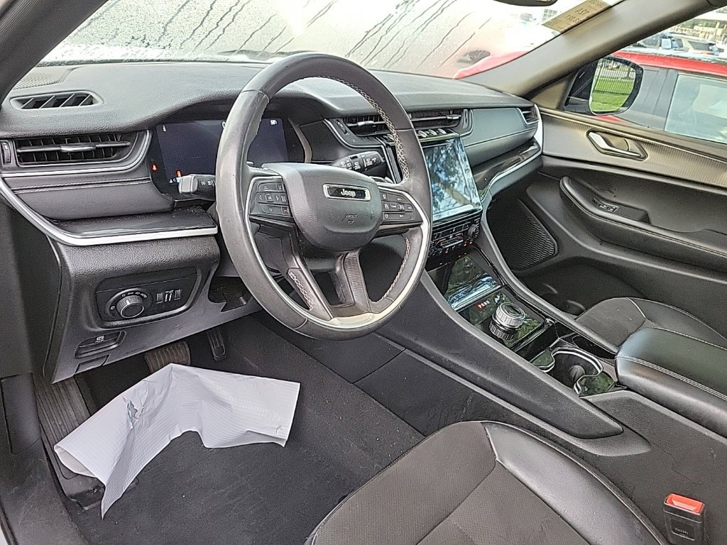 Used 2023 Jeep Grand Cherokee L Laredo AWD/4WD image 8