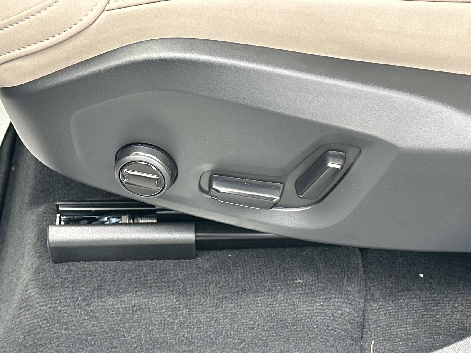 Certified 2026 Volvo XC90 B5 Plus AWD/4WD image 18