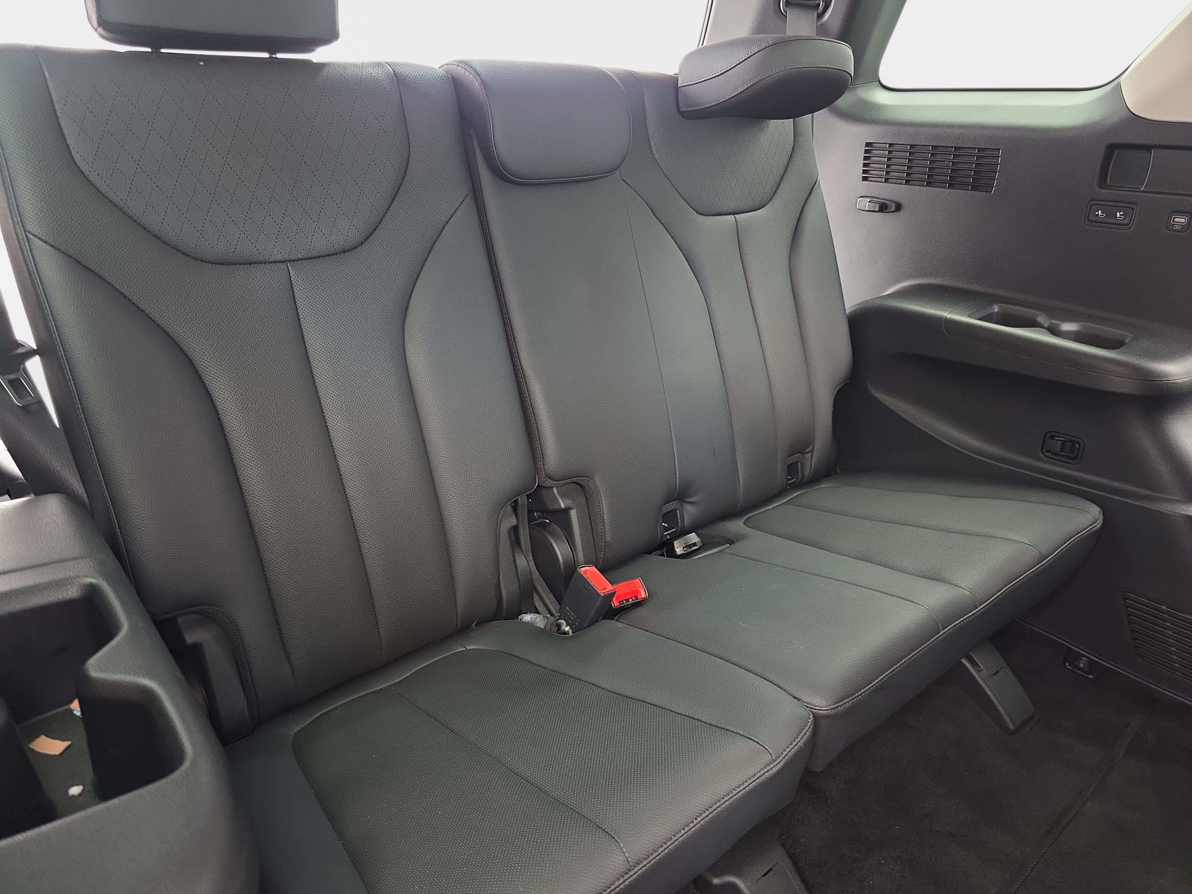 Used 2020 Hyundai Palisade SEL w/ Premium Package FWD image 12