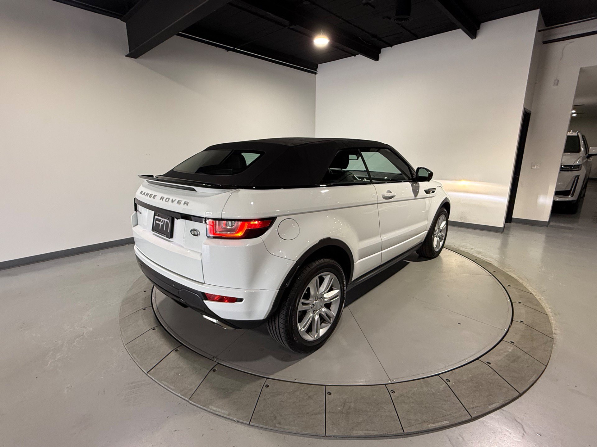 Used 2017 Land Rover Range Rover Evoque HSE Dynamic AWD/4WD image 9