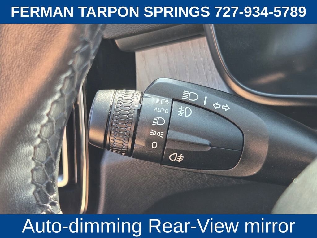 Certified 2025 Volvo XC40 B5 Ultra AWD/4WD image 33