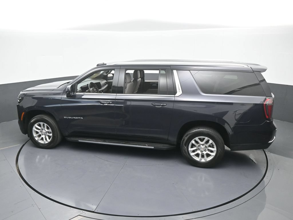 Used 2025 Chevrolet Suburban LT RWD image 62