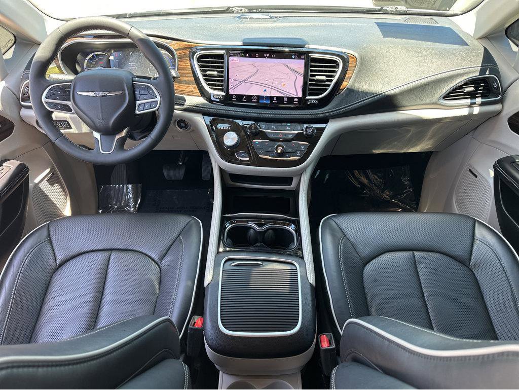 Used 2022 Chrysler Pacifica Limited image 4