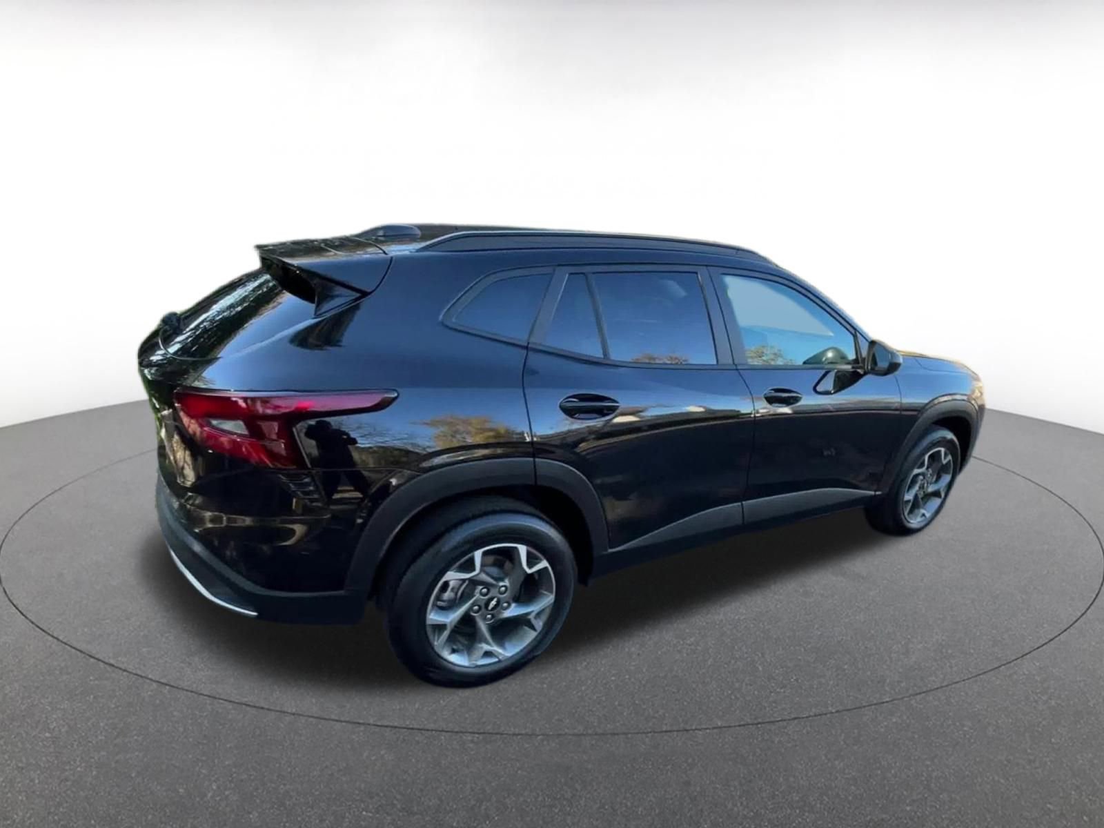 Used 2025 Chevrolet Trax LT image 14