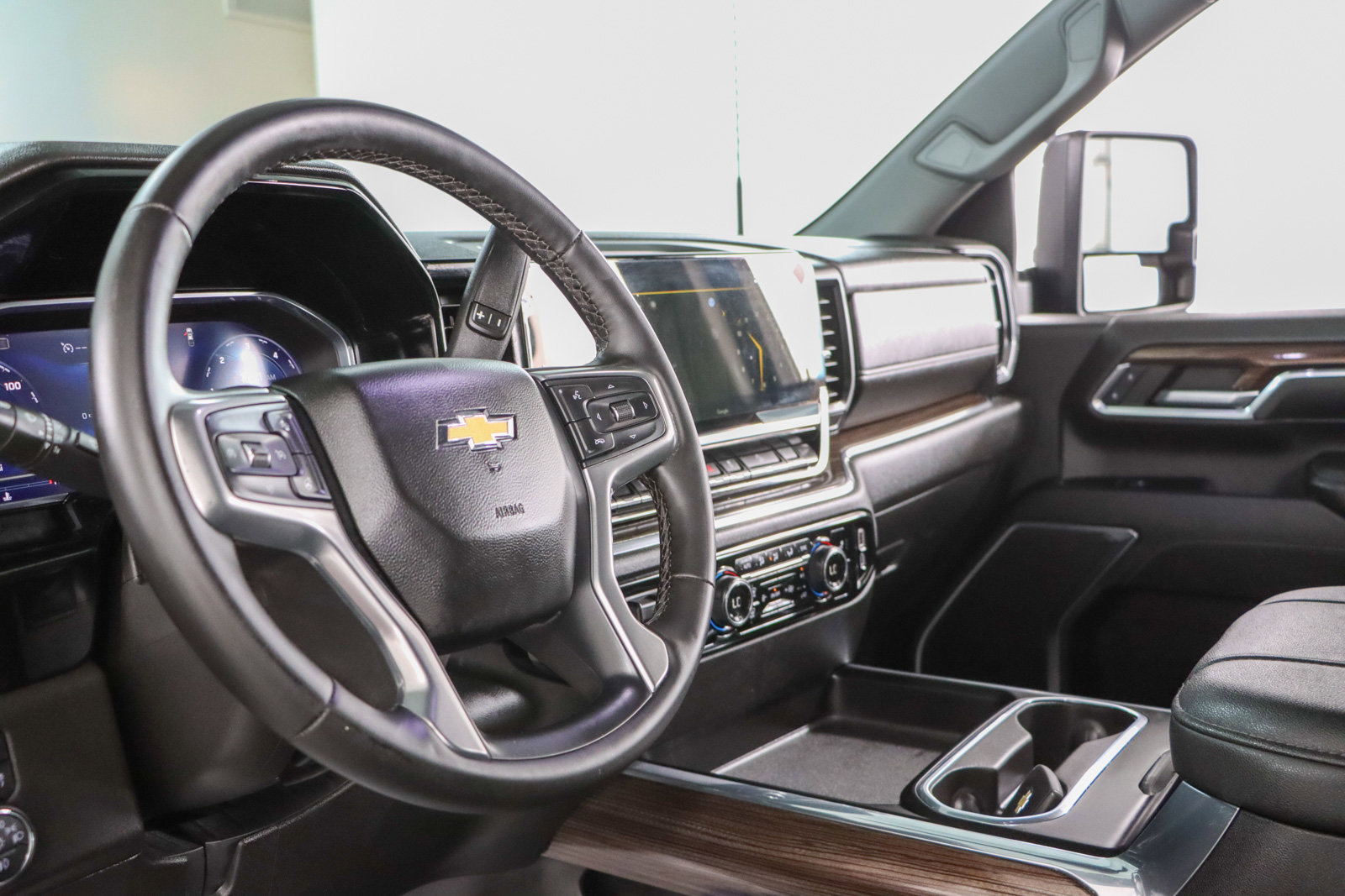 Used 2024 Chevrolet Silverado 2500 LT w/ Texas Edition AWD/4WD image 24