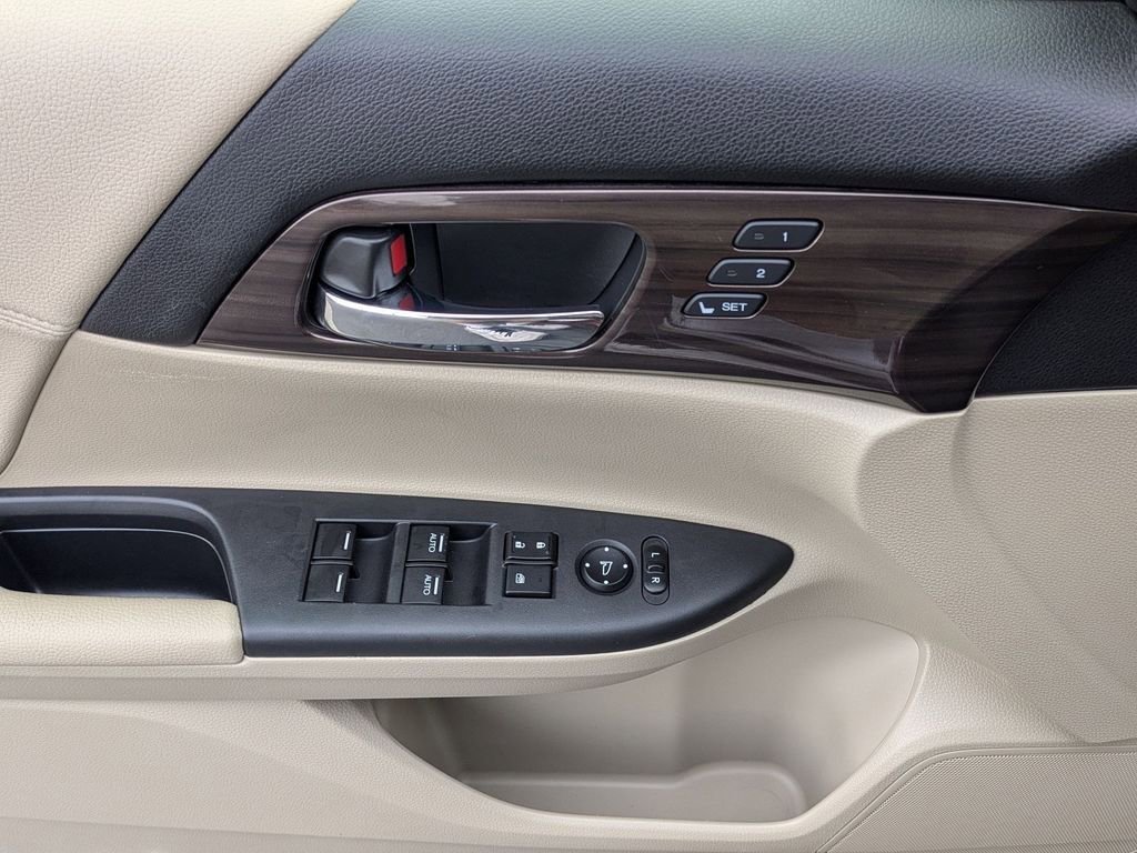 Certified 2017 Honda Accord EX-L image 6
