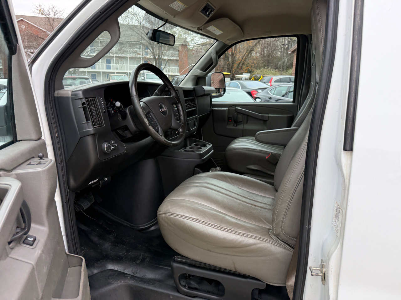 Used 2023 GMC Savana 3500 LS image 9