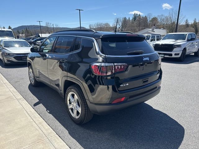 Used 2023 Jeep Compass Latitude AWD/4WD image 4