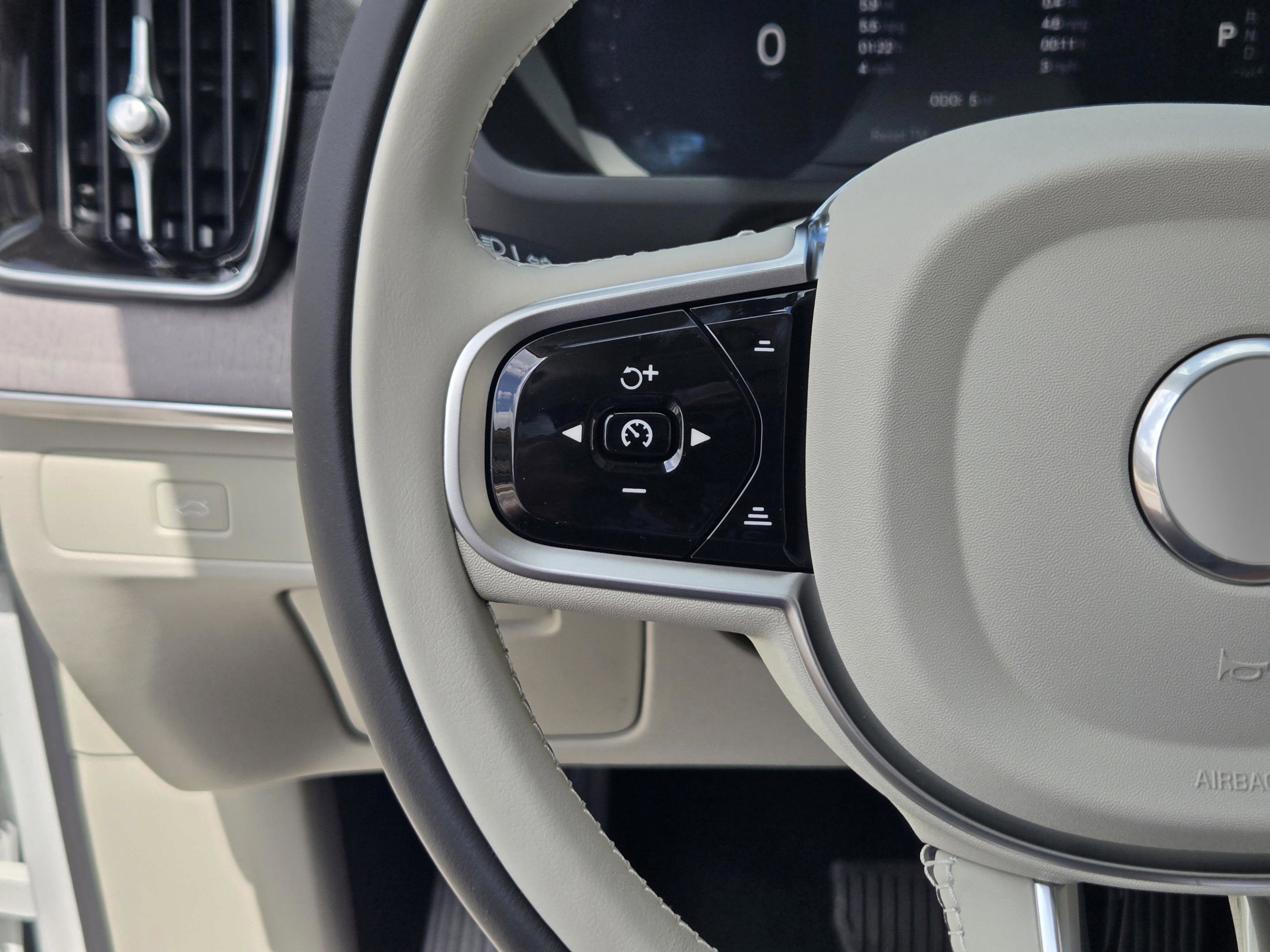 New 2026 Volvo XC90 B6 Ultra w/ Protection Package image 20