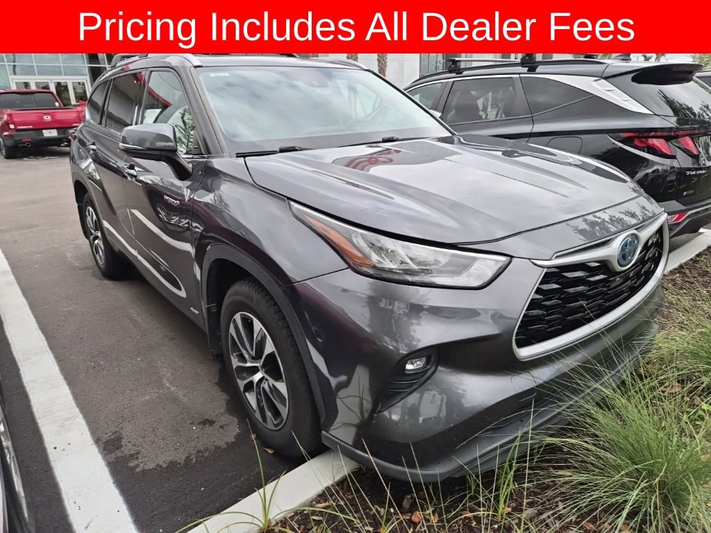 Used 2020 Toyota Highlander XLE AWD/4WD image 1