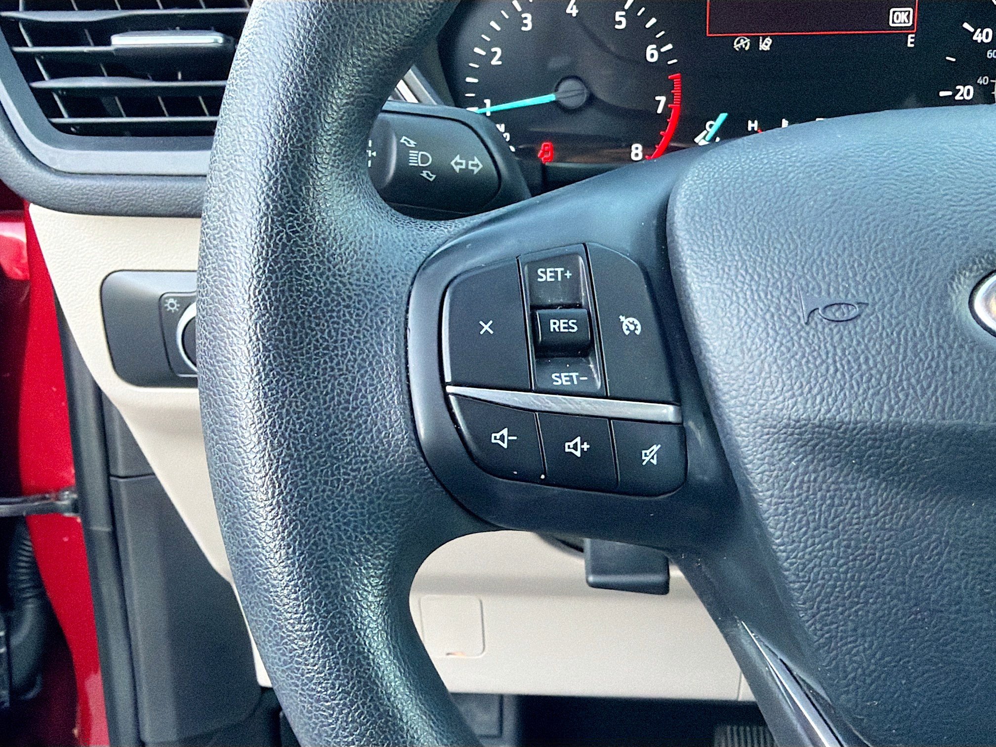 Used 2020 Ford Escape SE image 35